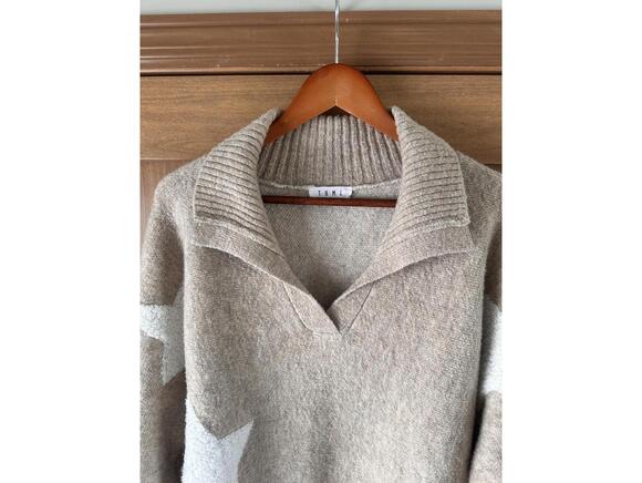 THML Tan Star Design V-Neck Collared Soft Knit Sweater Women’s size Large - Picture 5 of 10